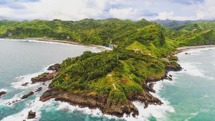 Berwisata di Pantai Menganti Kebumen dengan Spot Foto yang Menakjubkan