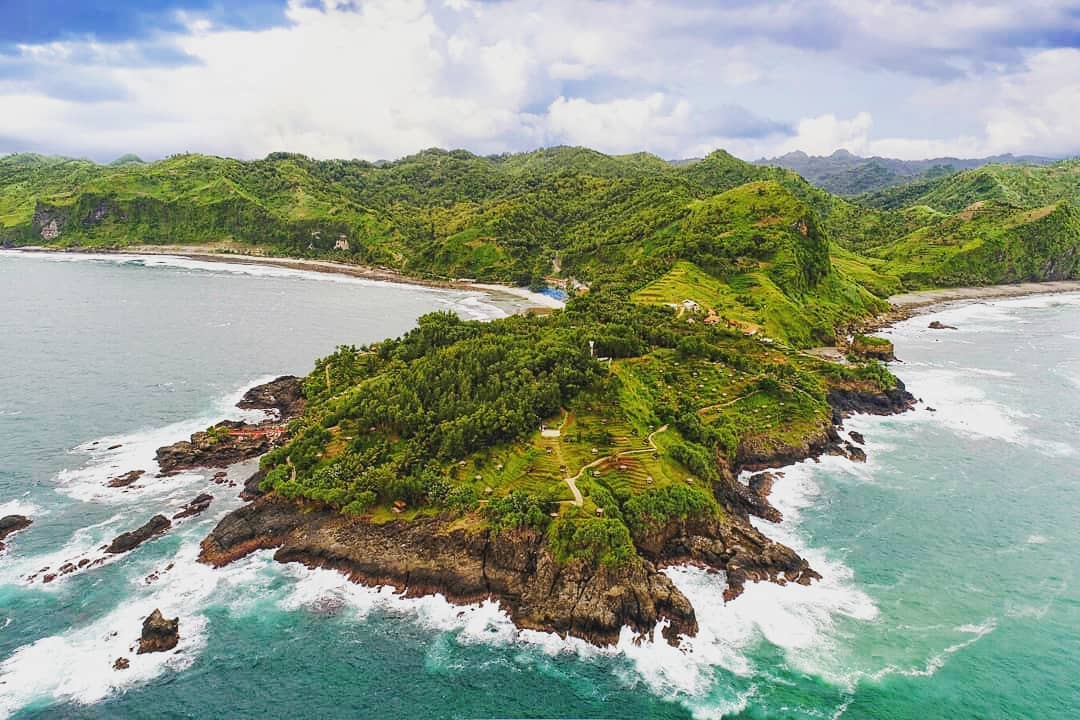 Berwisata di Pantai Menganti Kebumen dengan Spot Foto yang Menakjubkan