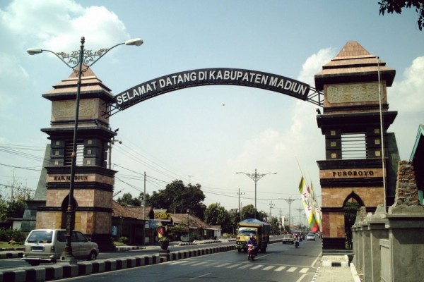 Kisah Misteri Hantu Orang Tok-tok di Madiun. Teror Suara Tengah Malam yang Bikin Merinding