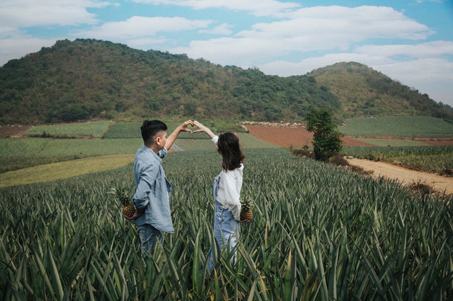 Kamu adalah Orang Baik yang Tak Bisa Kumiliki. Sekarang, Tolong Beri Alasan Mengapa Kamu Pergi