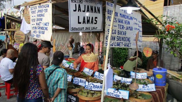 Nostalgia Pasar Kangen Jogja: Suasananya, Jajanannya, Barang Kunonya, Semuanya Bikin Kangen!