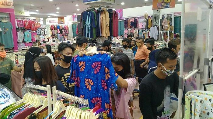 Timbang Baju Baru, Mending 5 Hal ini yang Kamu Beli buat Lebaran di Perantauan. Nggak Perlu ke Mal!