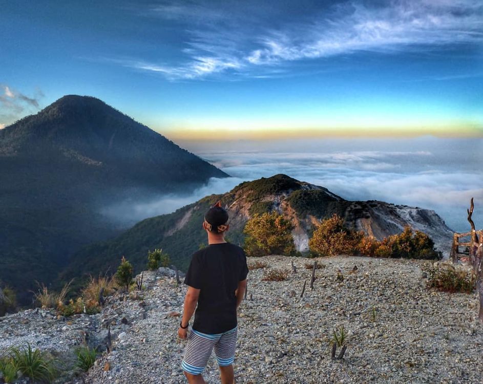 New Normal, Gunung Papandayan Sudah Dibuka Kembali. Pendaki Harus Mematuhi Protokol Kesehatan