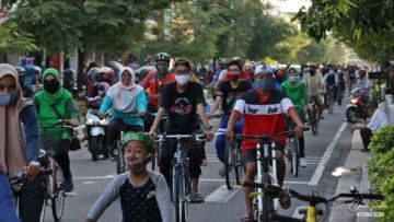 Minggu Pagi, Kawasan Tugu Jogja Hingga Malioboro Dipadati oleh Pesepeda. Rame Banget ya?