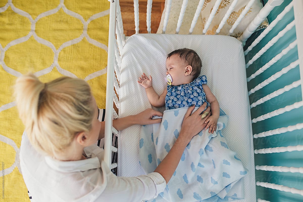 5 Trik Jitu Menidurkan Bayi yang Susah Tidur dan Sampai Larut Malam Ngajak Main Melulu~