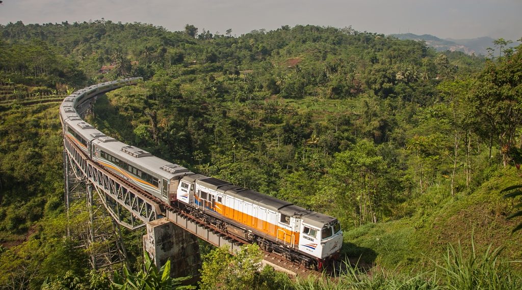 New Normal, Kereta Api Mulai Beroperasi Hari Ini. Berikut Ini Dokumen yang Harus Kamu Siapkan!