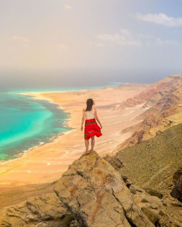 Traveler Ini Terjebak dan Isolasi Mandiri di Pulau Socotra. Pulau Misterius yang Juga Dijuluki Pulau Alien!