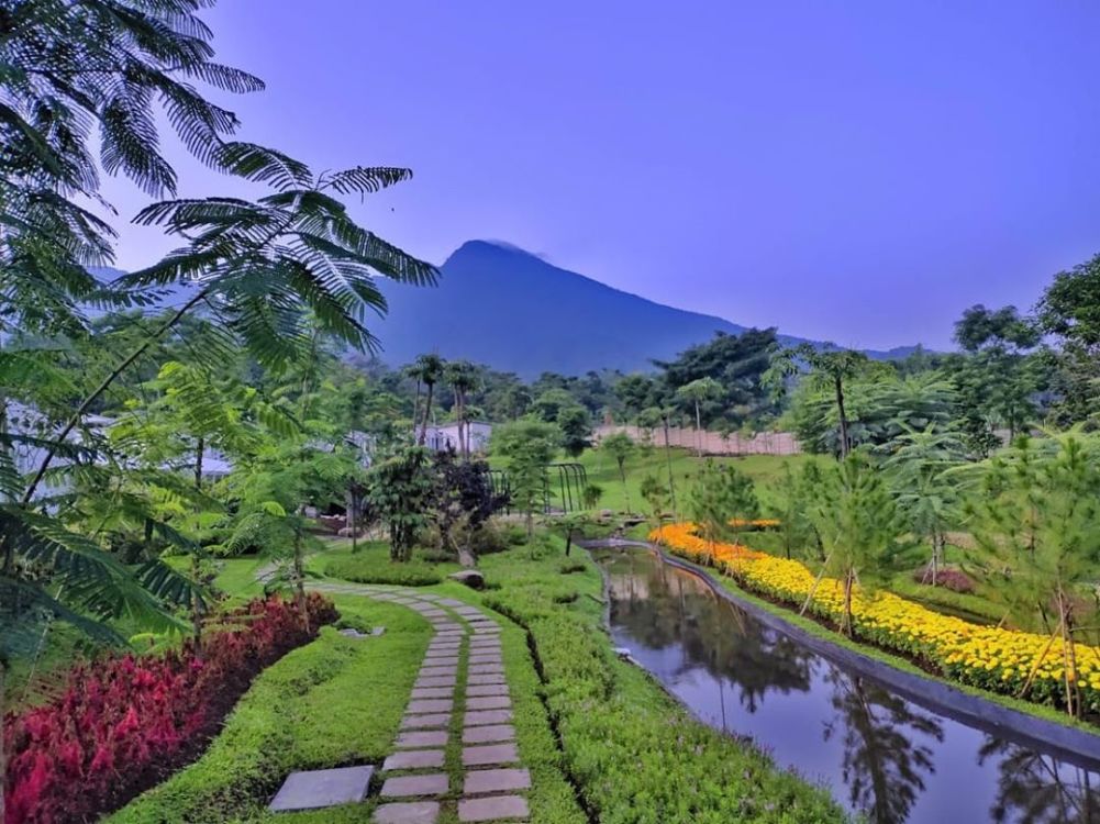 Leuweung Geledegan, Glamping Seru untuk Staycation di Bogor. Infinity Pool dan View-nya Menakjubkan!