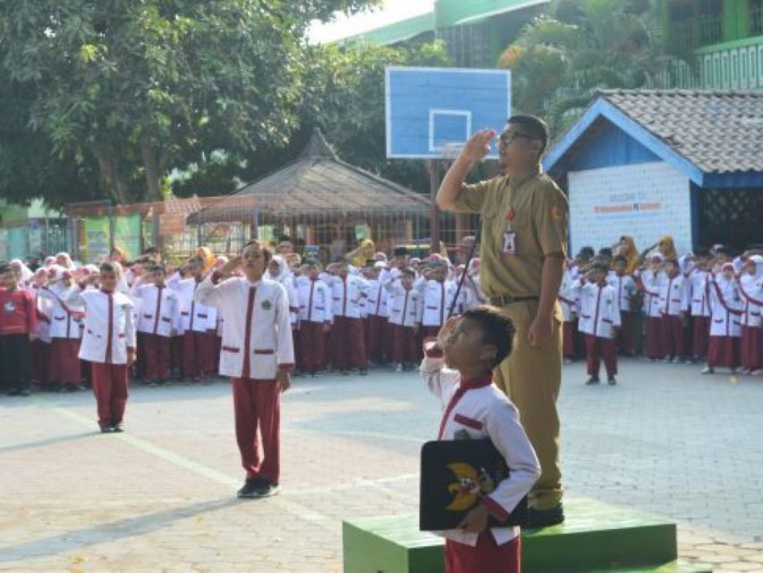 Nostalgia Jadi Petugas Upacara Rutin Setiap Senin Saat Sekolah Dulu. Anak Rajin Pasti Relate nih~