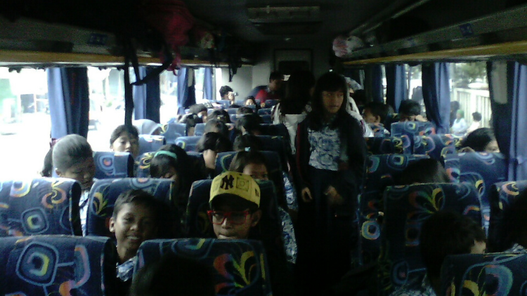 Inilah 4 Tipe Anak Sekolahan Dilihat dari Posisi Duduknya di Bus Saat Perjalanan Study Tour