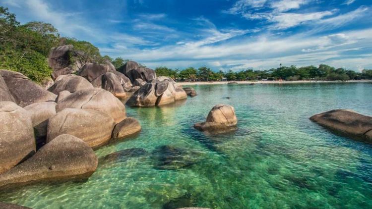 Pesona Pantai Tanjung Tinggi, Jadwalin Ke Sini Yuk!