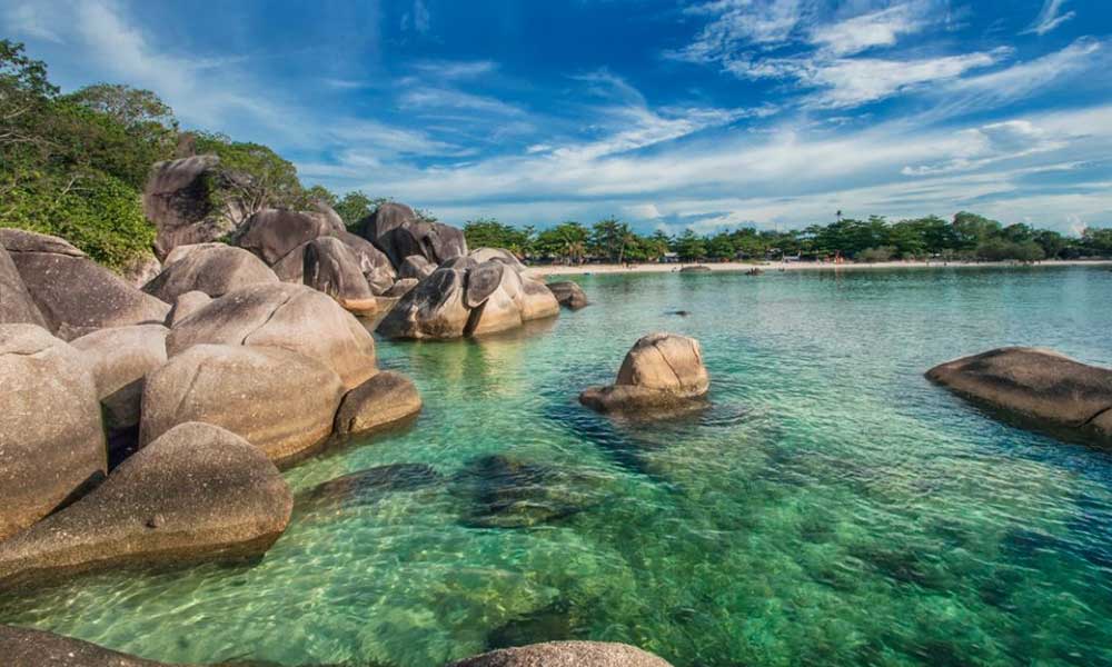 Pesona Pantai Tanjung Tinggi, Jadwalin Ke Sini Yuk!