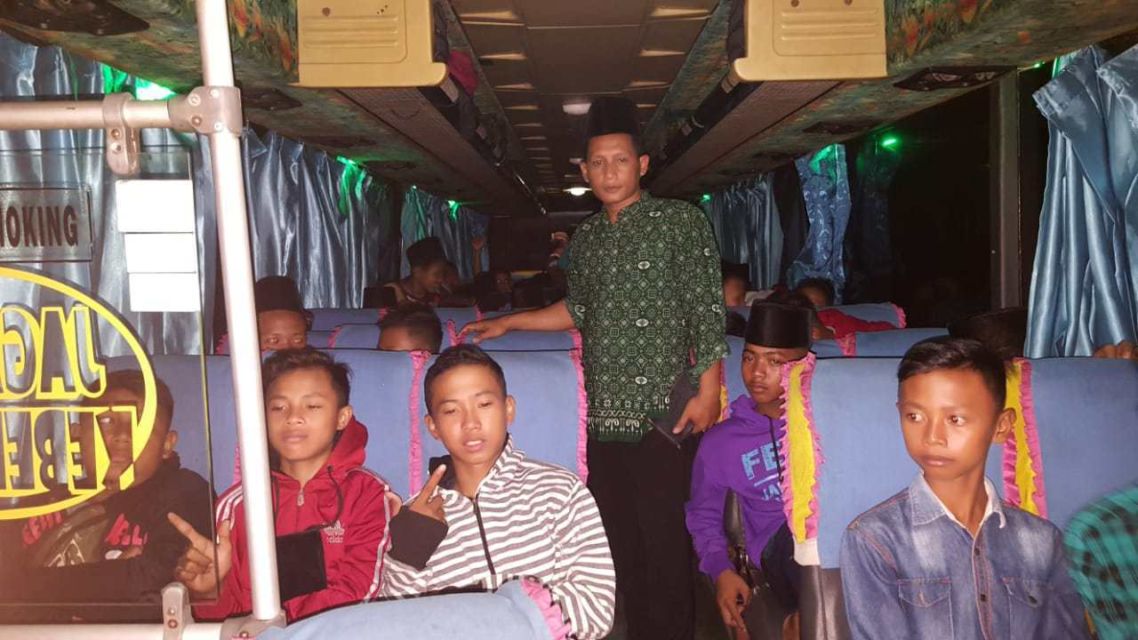 Inilah 4 Tipe Anak Sekolahan Dilihat dari Posisi Duduknya di Bus Saat Perjalanan Study Tour