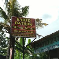 Nostalgia Menikmati Semangkuk Saoto Bathok Mbah Katro di Sambisari, Yogyakarta