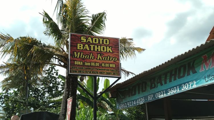 Nostalgia Menikmati Semangkuk Saoto Bathok Mbah Katro di Sambisari, Yogyakarta