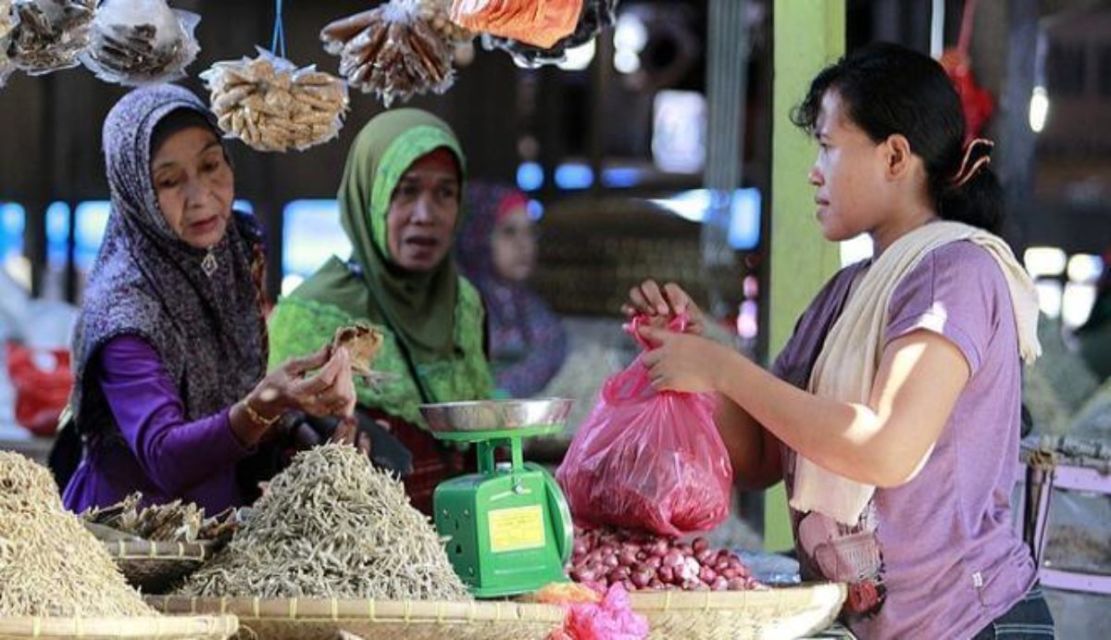 4 Hal yang Sangat Diperhitungkan oleh Ibu-Ibu Ketika Sedang Belanja. Ternyata Gini Banget, Ya? :(