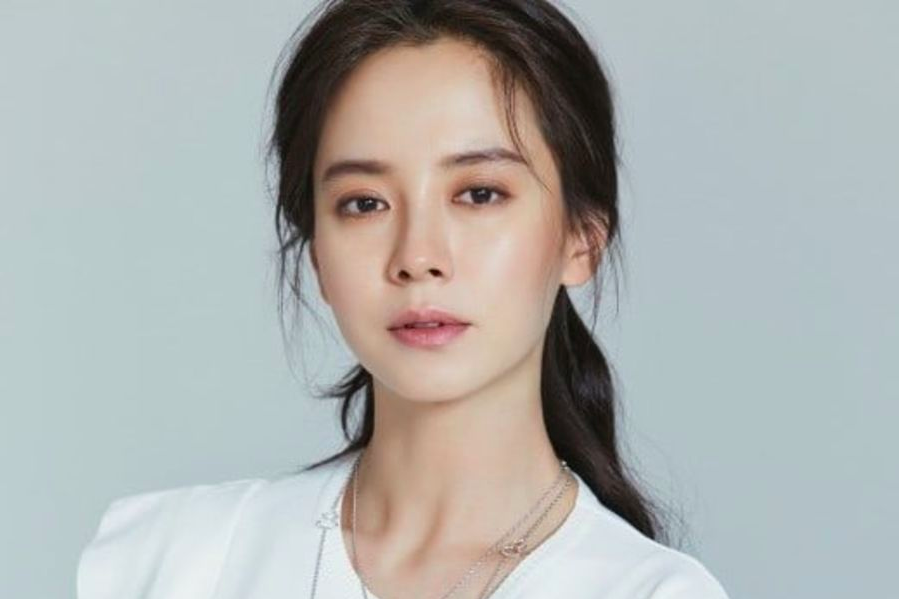 Alasan Song Ji Hyo Lebih Memilih Single Hingga Usia 40 Tahun. Kata Siapa Syarat Bahagia itu Nikah?