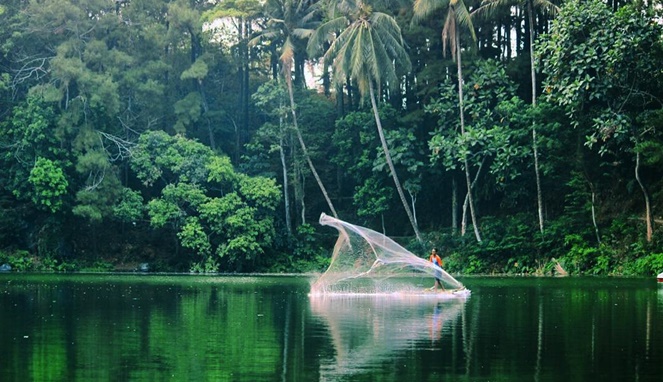 Telaga Remis, Wisata Danau Kaca Wajib Masuk Destinasimu Saat ke Kuningan