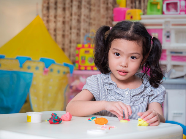 Tutorial Bikin Playdough di Rumah; Mainan Anak yang Kaya Manfaat dan Super Gampang Dibuat!