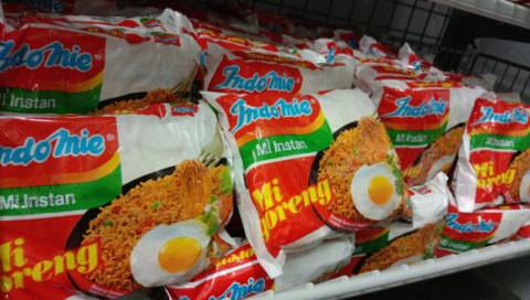 Ada Dua Versi Bumbu Indomie Goreng di Indonesia. Yang Dijual di Jawa & Luar Jawa Ternyata Beda!