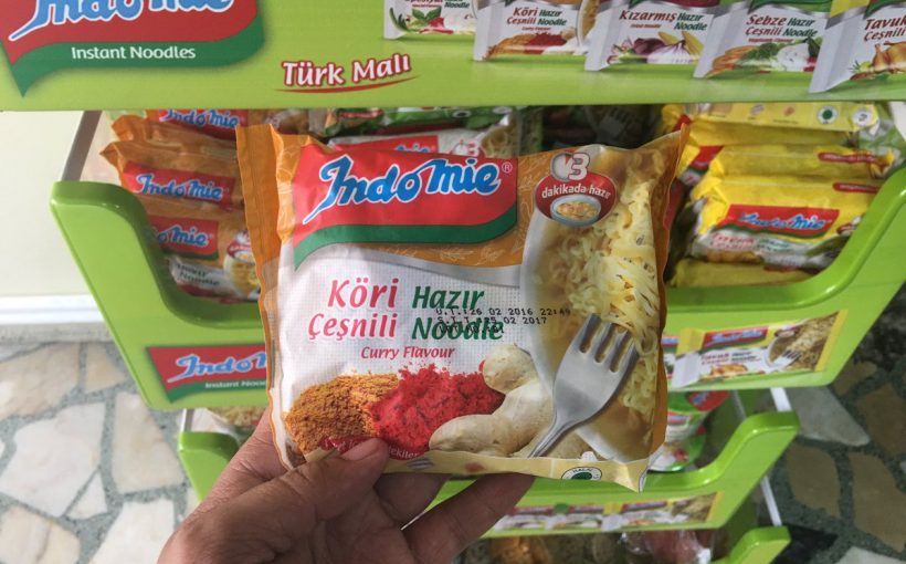 Ada Dua Versi Bumbu Indomie Goreng di Indonesia. Yang Dijual di Jawa & Luar Jawa Ternyata Beda!