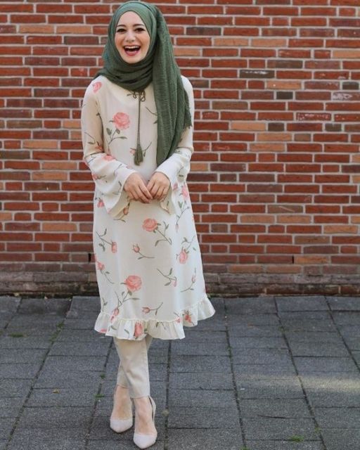 9 Tunik Motif Bunga yang Bisa Upgrade Penampilanmu Sebagai Hijabers. Dijamin Unik!