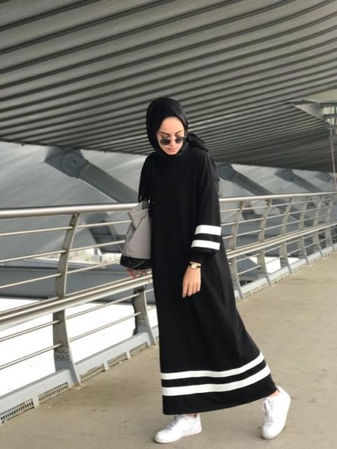 model tunik