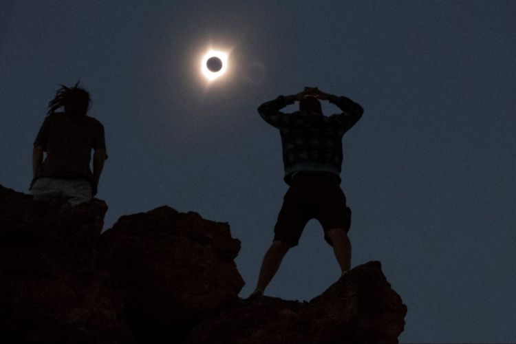 Gerhana Matahari Cincin Akan Muncul Besok. Yuk Catat Jadwal dan Fakta-fakta Buat Kamu yang Tertarik Menyaksikan