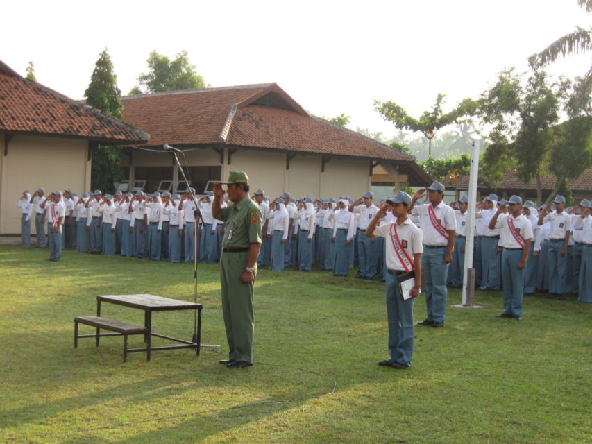 Nostalgia Jadi Petugas Upacara Rutin Setiap Senin Saat Sekolah Dulu. Anak Rajin Pasti Relate nih~