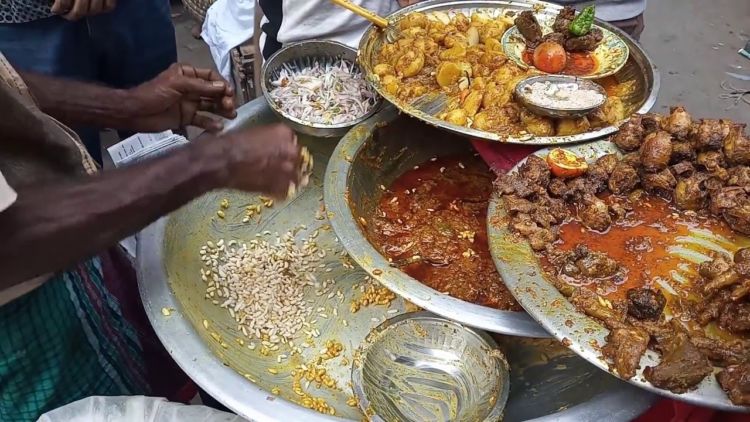 Penjual Jajanan Kaki Lima di India yang Lekat dengan Stigma Jorok. Memang Beneran Begitu, ya?