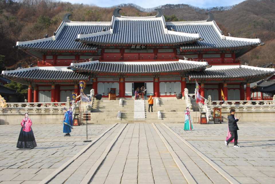 7 Lokasi Syuting Drama Korea The King: Eternal Monarch. Cocok Buat Liburan ke Korea Nanti!