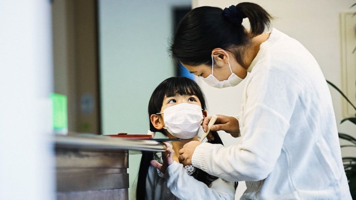 A-Z Penggunaan Masker pada Anak. Ini Ketentuan dan Cara Agar si Kecil Betah Pakainya!