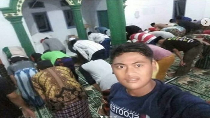 11 Kelakuan Kocak Orang Manfaatkan Wi-Fi di Masjid. Pakai Boleh, tapi Nggak Gitu juga Kali! :(