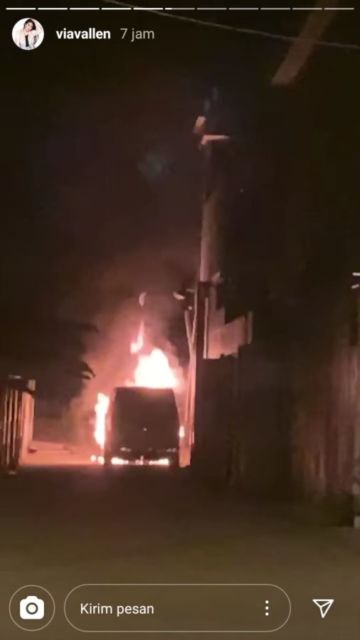 Mobil Mewah Dibakar Orang Tak Dikenal, Rumah Via Vallen Nyaris Habis Dilalap Api