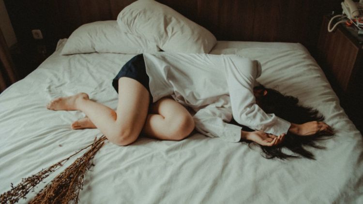 5 Lagu Pengantar Tidur untukmu yang Suka Insomnia. Nggak Ada Cerita Susah Merem Lagi ya!