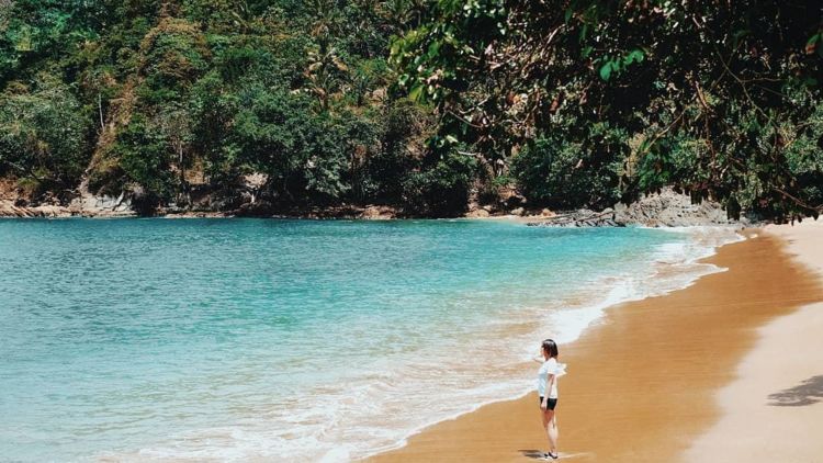 Pantai Bolu-Bolu, Surga Tersembunyi yang Begitu Cantik di Malang. Jadi Bikin Males Pulang!