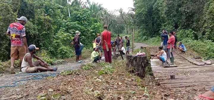 Kisah Miris Siswa di Pulau Seram, Harus Jalan Kaki 3 Kilometer dan Seberangi Sungai Deras ke Sekolah