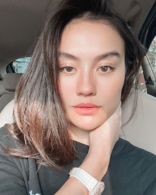 Posting Foto Selfie, Ini Gaya Agnez Mo dengan Model Rambut Terbarunya!