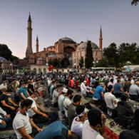 Berubah Jadi Masjid, Hagia Sophia Tetap Dibuka untuk Wisatawan dari Seluruh Dunia. Bahkan Tiketnya Gratis Lho!