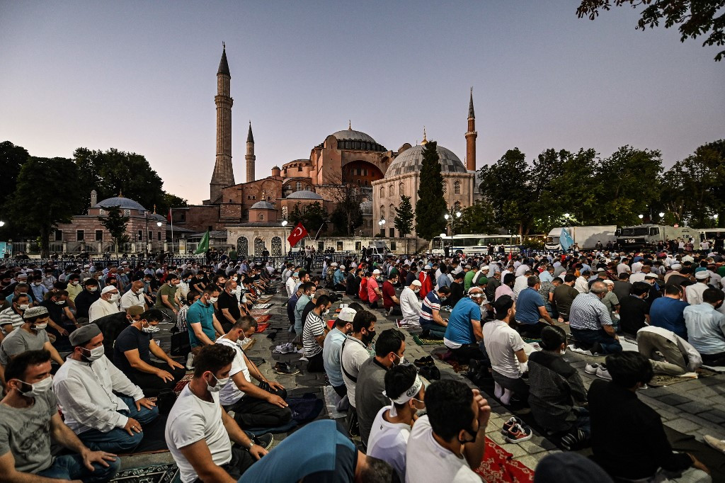 Berubah Jadi Masjid, Hagia Sophia Tetap Dibuka untuk Wisatawan dari Seluruh Dunia. Bahkan Tiketnya Gratis Lho!