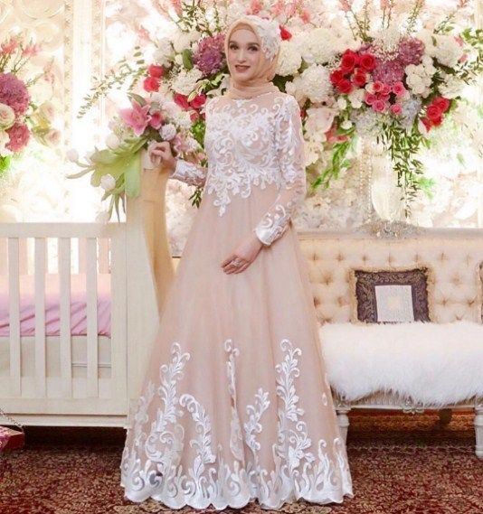 9 Kebaya Berbahan Organza dengan Desain Paling Unik. Dijamin Belum Banyak yang Punya!