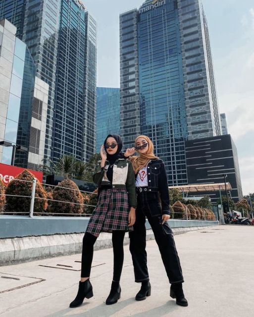 8 Bukti Foto OOTD dengan Teknik Low Angle Bisa Membuatmu Tampak Tinggi. Coba, Kuy!