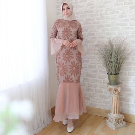 9 Kebaya Berbahan Organza dengan Desain Paling Unik. Dijamin Belum Banyak yang Punya!