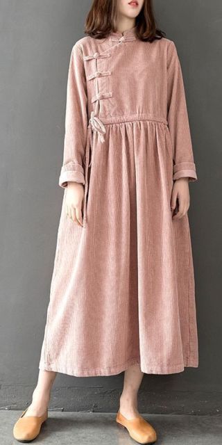 Sama Ademnya dengan Katun, Ini 9 Model Dress Linen Panjang yang Lagi Hits Banget!