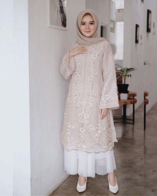 Deretan Kebaya yang Cocok Buat Pecinta Warna Netral. Bikin Kelihatan Kalem!