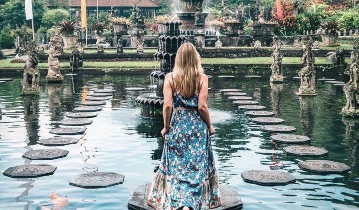 Mengintip Indahnya Taman Tirta Gangga Bali. Wisata Air yang Pemandangannya Juara!