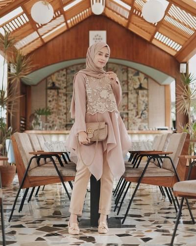 9 Kebaya Berbahan Organza dengan Desain Paling Unik. Dijamin Belum Banyak yang Punya!