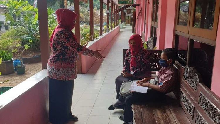 Kisah Mengharukan Dimas, Anak SMP yang Tetap Semangat Sekolah Sendirian karena Tak Punya Smartphone