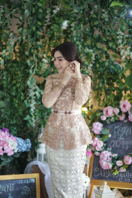 Bikin Efek Langsing, Ini 8 Kebaya Bersabuk yang Hits, Unik dan Paling Baru!