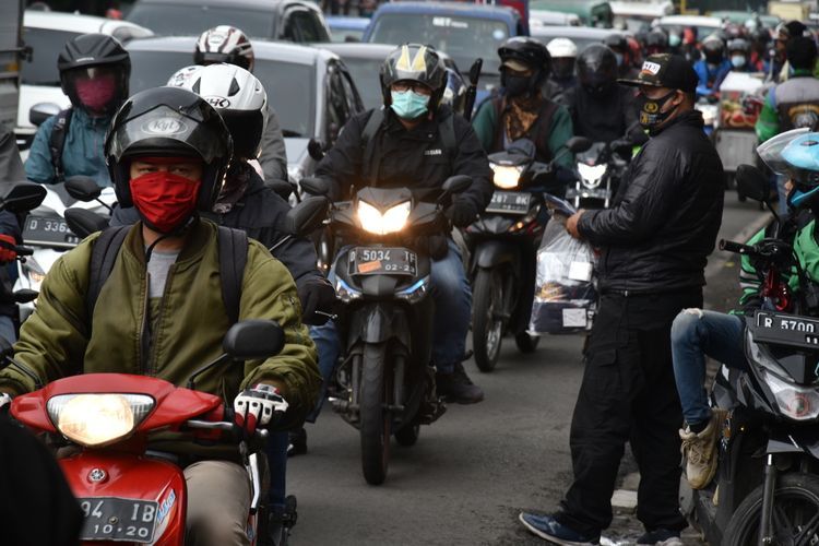 5 Tips Motoran di Era New Normal. Biar Bisa Seru-Seruan Bareng Teman, Plus Tetap Aman di Jalan